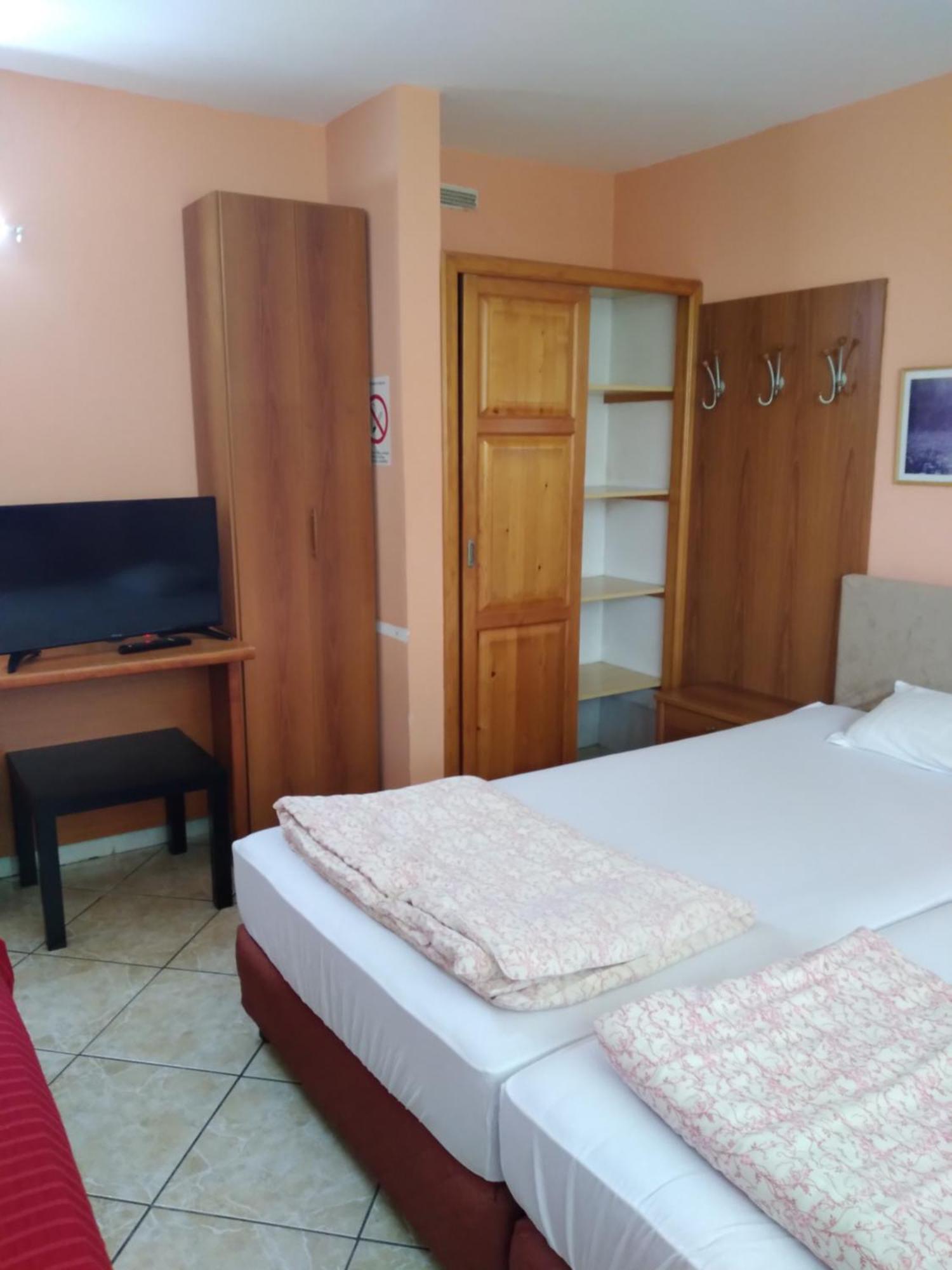 Kanjiža Hostel Bata מראה חיצוני תמונה