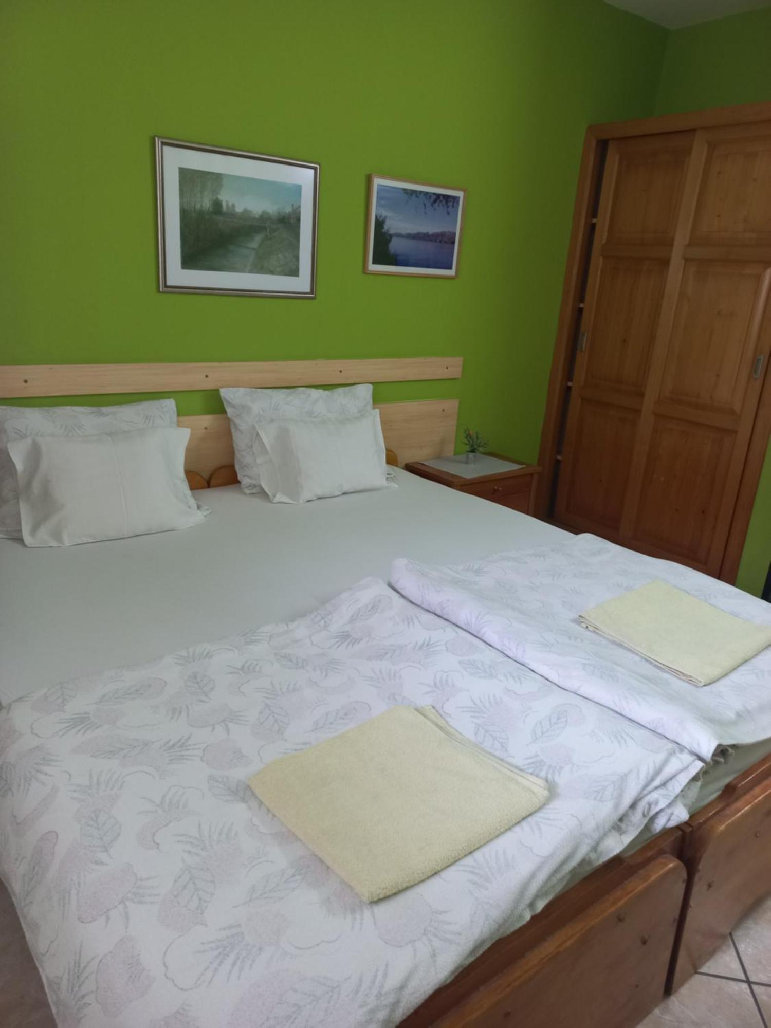Kanjiža Hostel Bata מראה חיצוני תמונה